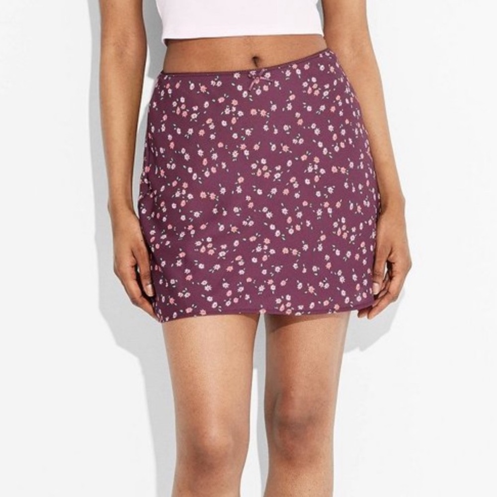 Women's Chiffon A-Line Mini Skirt - Wild
Fable™ Mahogany Floral L